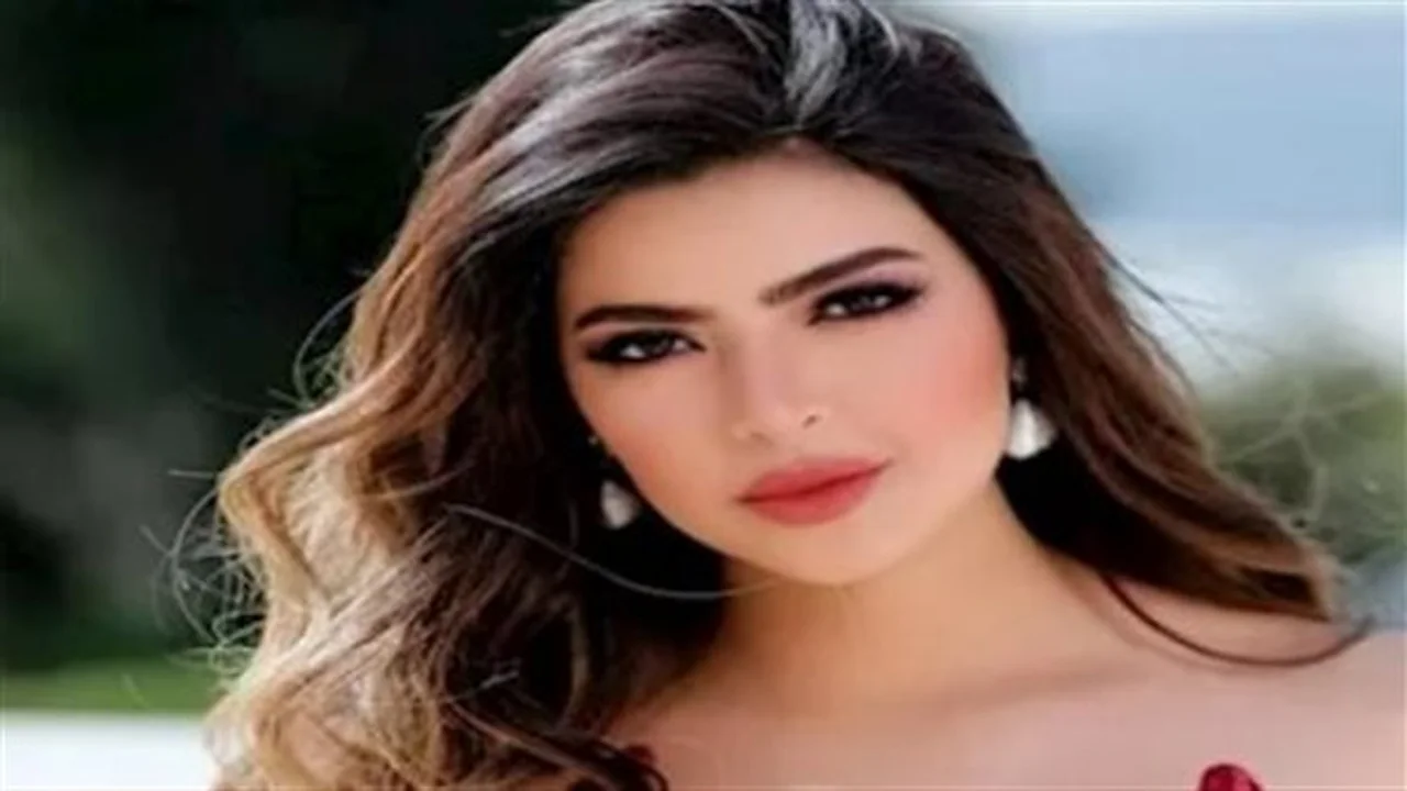 بإطلالة ساحرة.. ميرنا جميل تشارك جمهورها لقطة حصرية من موقع تصوير مسلسلها القادم